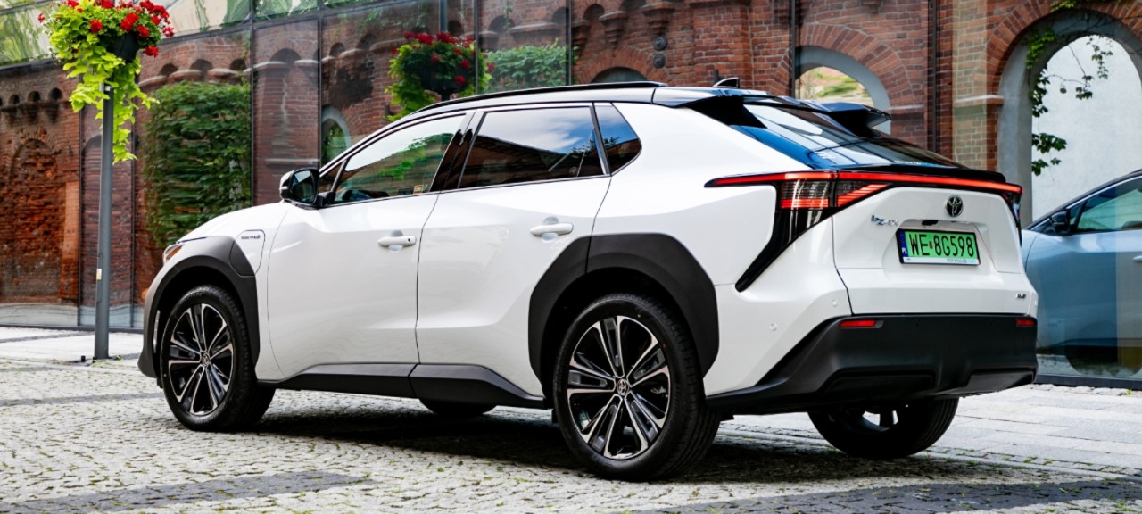 Elektryczna Toyota bZ4X już od 204 900 zł na wyprzedaży